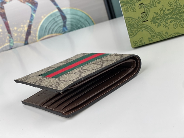 グッチ財布コピー内部構造